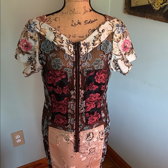 Elegant Floral Midi Dress with Zipper Detail - Picture 9 of 14